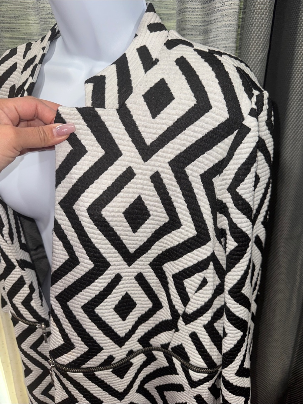 Chico’s - Black & White Geometric Textured Jacket – Size 2 (Large) - Picture 9 of 16